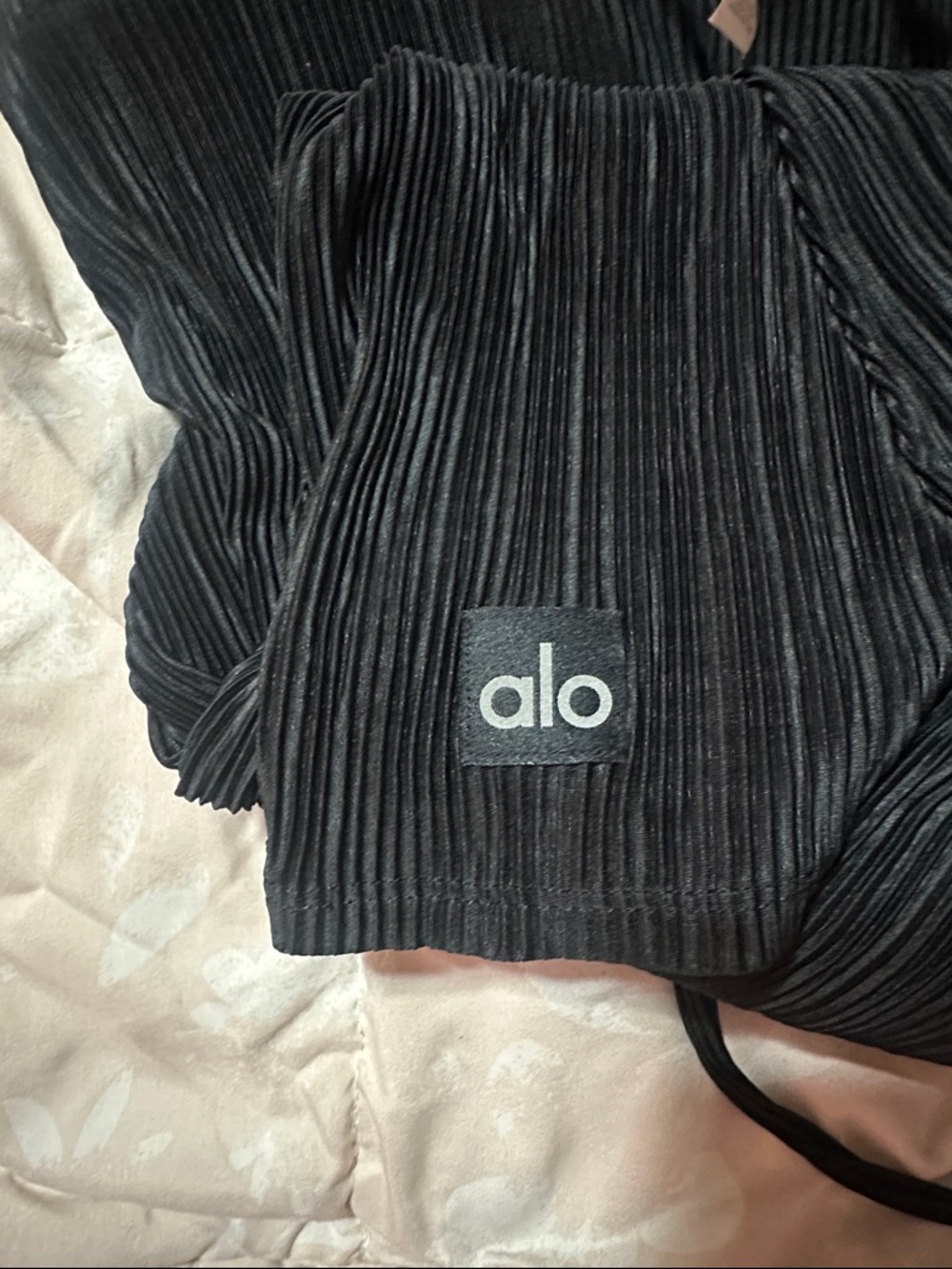 Alo micro plisse game on dress - Picture 5 of 6